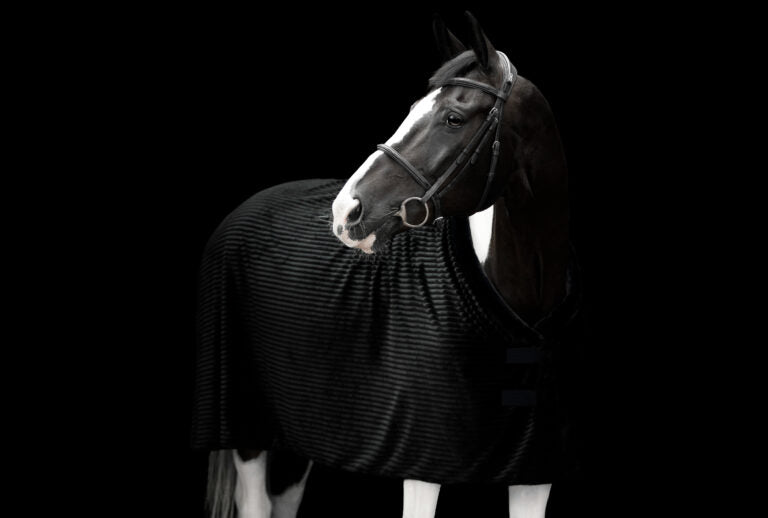 Estrelle Luxuriöse Pferdedecke - Vorderansicht innovative 3D-Luftkammern für Feuchtigkeitsableitung
