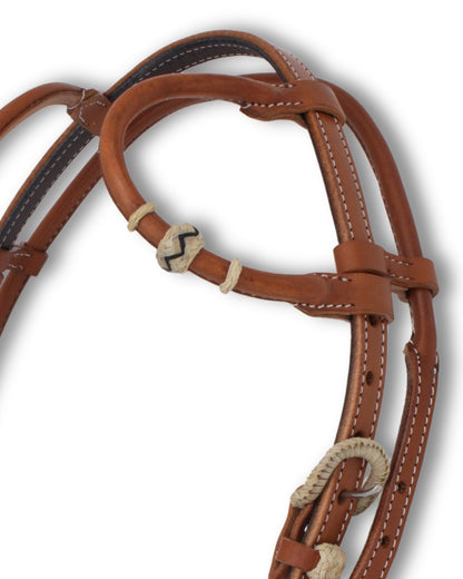 Zweiohr Westerntrense mit Genickriemen und Rohhaut-Akzenten aus amerikanischem Leder,