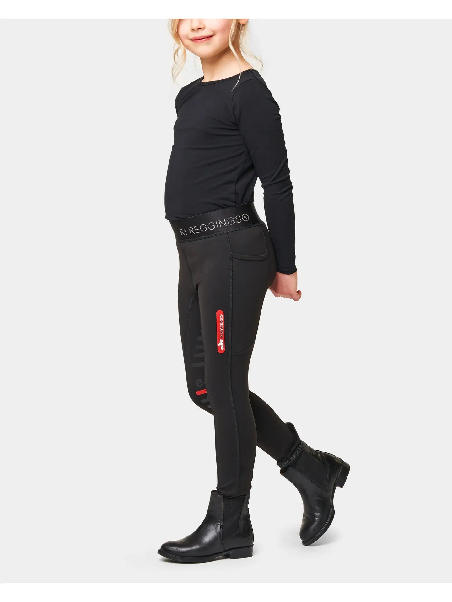 eaSt REGGINGS R1 Kinder Schwarz - Detailansicht Silikon-Halbbesatz und Smartphone-Tasche
